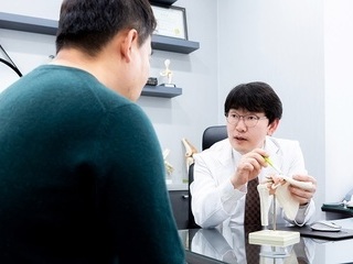 오십견 어깨통증, 비수술적 치료로 회복 도움