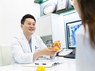 잇몸뼈 모자라거나 약하면 뼈이식 후 임플란트 식립 가능