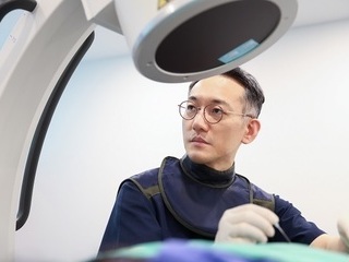 등‧허리에서 발생한 정형외과적 통증, 비수술 치료로 다스려야