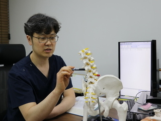 젊은층도 위험한 목,허리 디스크 비수술 치료로 개선가능