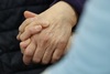 손아귀 힘 떨어진 노인 85%, 근감소증…