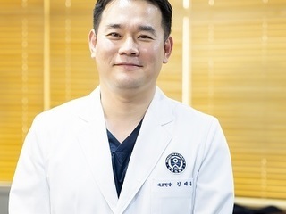 손상 치아 임플란트, 맞춤 치료와 정기 검진 중요