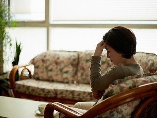 예고 없이 찾아오는 갱년기 증상, 방치 말고 치료해야