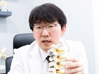 겨울철 근골격계 통증, 적절한 시기에 도수치료로 관리해야