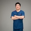 갑작스러운 어깨 통증 ‘오십견’, 도수치료로 호전할 수 있어