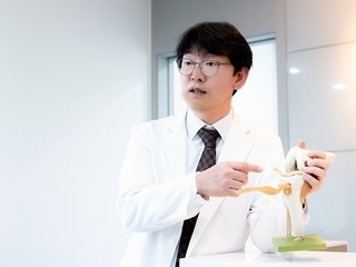 퇴행성 관절염 통증, 콘쥬란 주사 등 정형외과 비수술 치료로 개선 가능