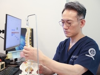 현대인의 고질병 목·허리 통증, 정형외과 비수술 치료로 근본 해결 가능