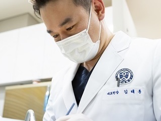 노년층 임플란트 선택 시 주의할 점은?