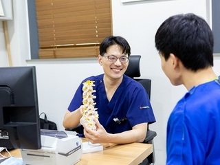 허리통증, 신경차단술로 수술 없이 개선 가능