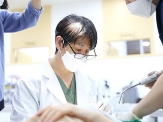 치과 공포증 있다면, 무통 무절개 임플란트 선택 가능