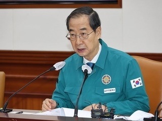한덕수 “중국발 입국 전후로 코로나19 검사 의무화”