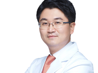 노안과 혼동하기 쉬운 백내장, 의심 증상 있으면 안과 진단받아야